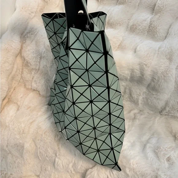 BAO BAO ISSEY MIYAKE Prism Green Tote Bag - Picture 4 of 13